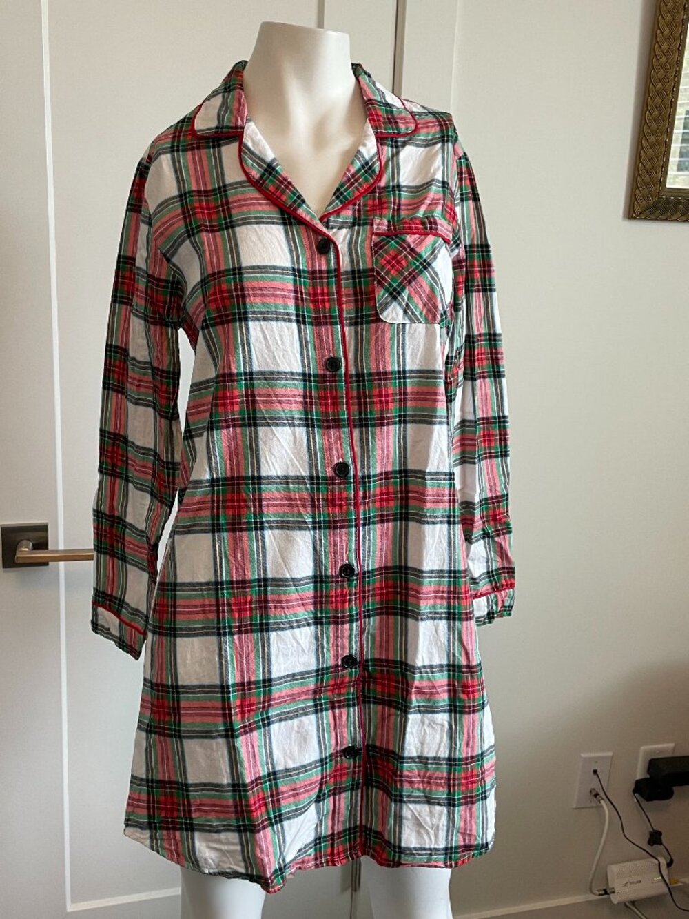 Wondershop by Target Button Down Notch Collar Plaid Night Shirt Red Wht Blk S